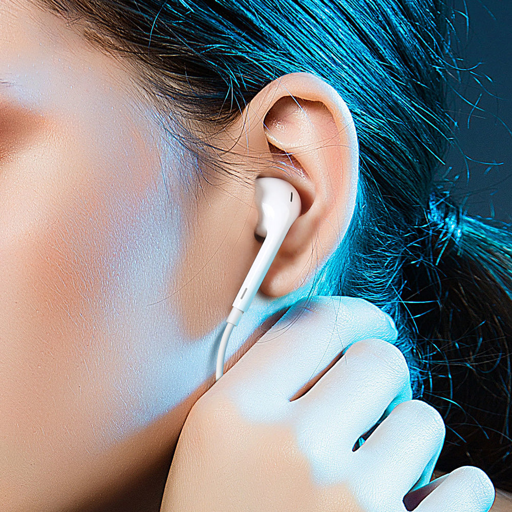 Wired Stereo Earphones with Lightning Connector in Saudi Arabia